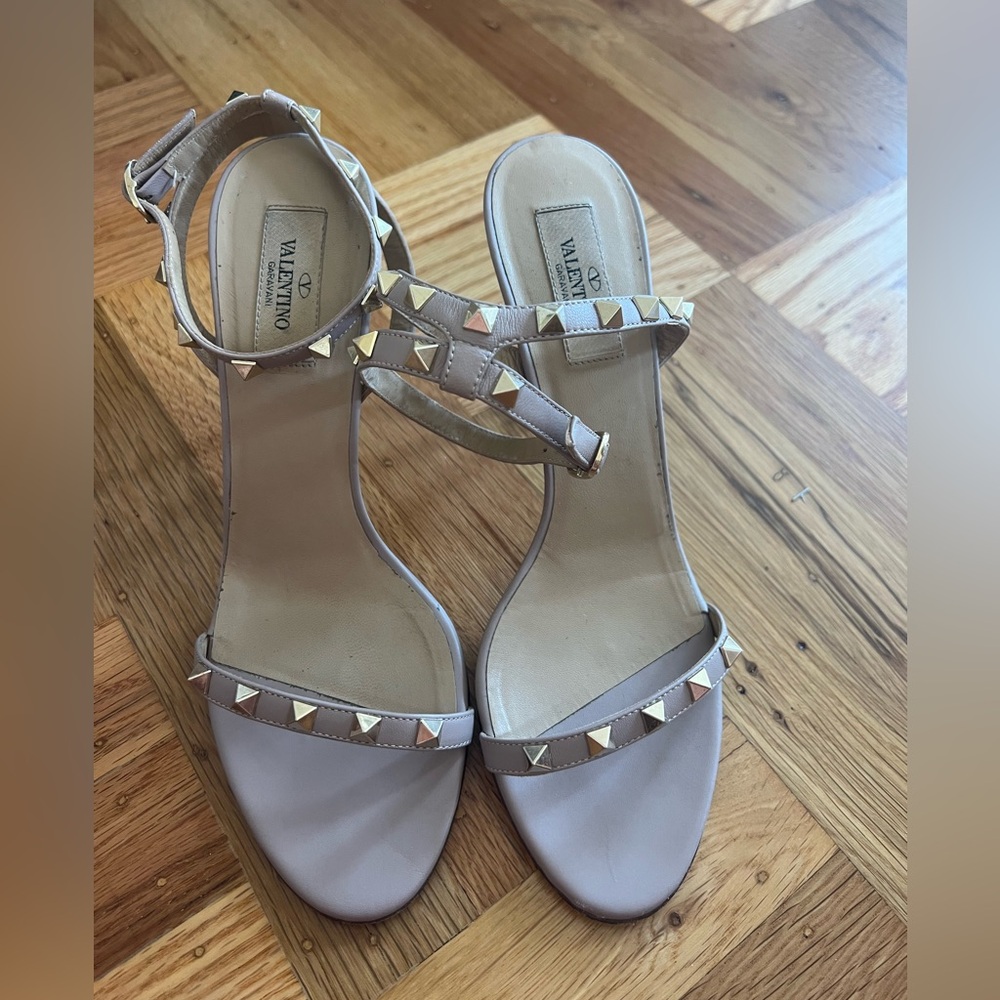 Valentino classic sandals! Size 39